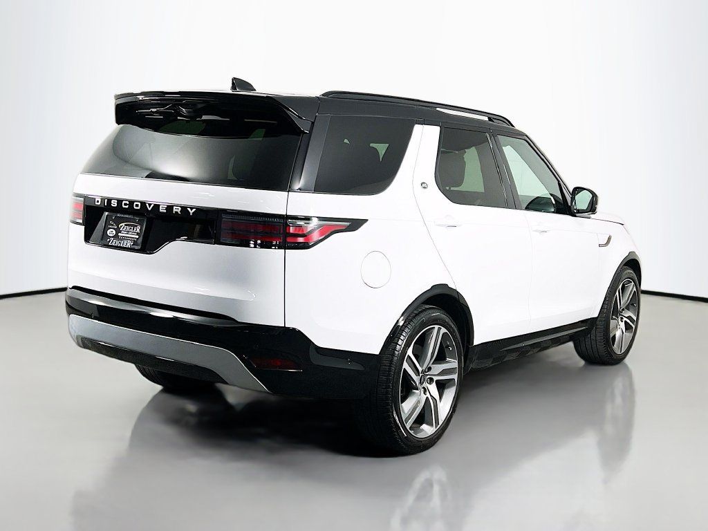 Certified 2025 Land Rover Discovery Metropolitan Edition AWD/4WD image 5