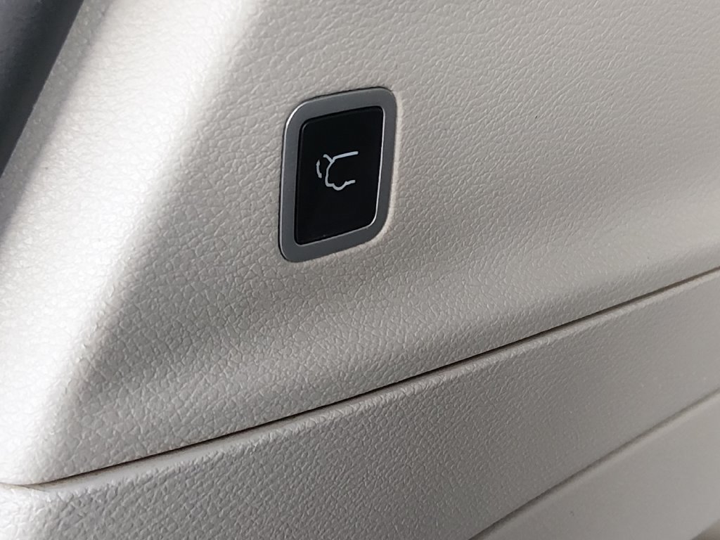 Used 2023 Chrysler Pacifica Touring-L FWD image 16