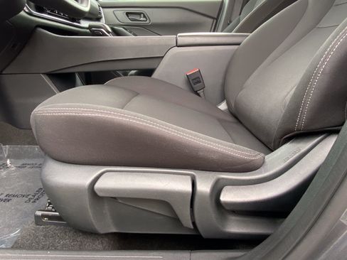 Used 2024 Nissan Rogue S FWD image 15