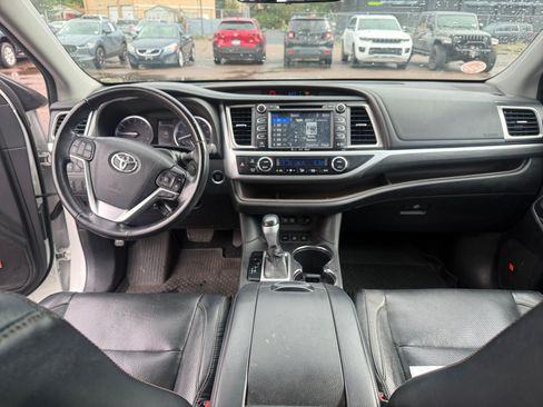 Used 2018 Toyota Highlander Limited AWD/4WD image 19