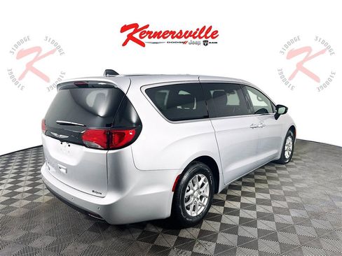 New 2026 Chrysler Voyager LX image 7