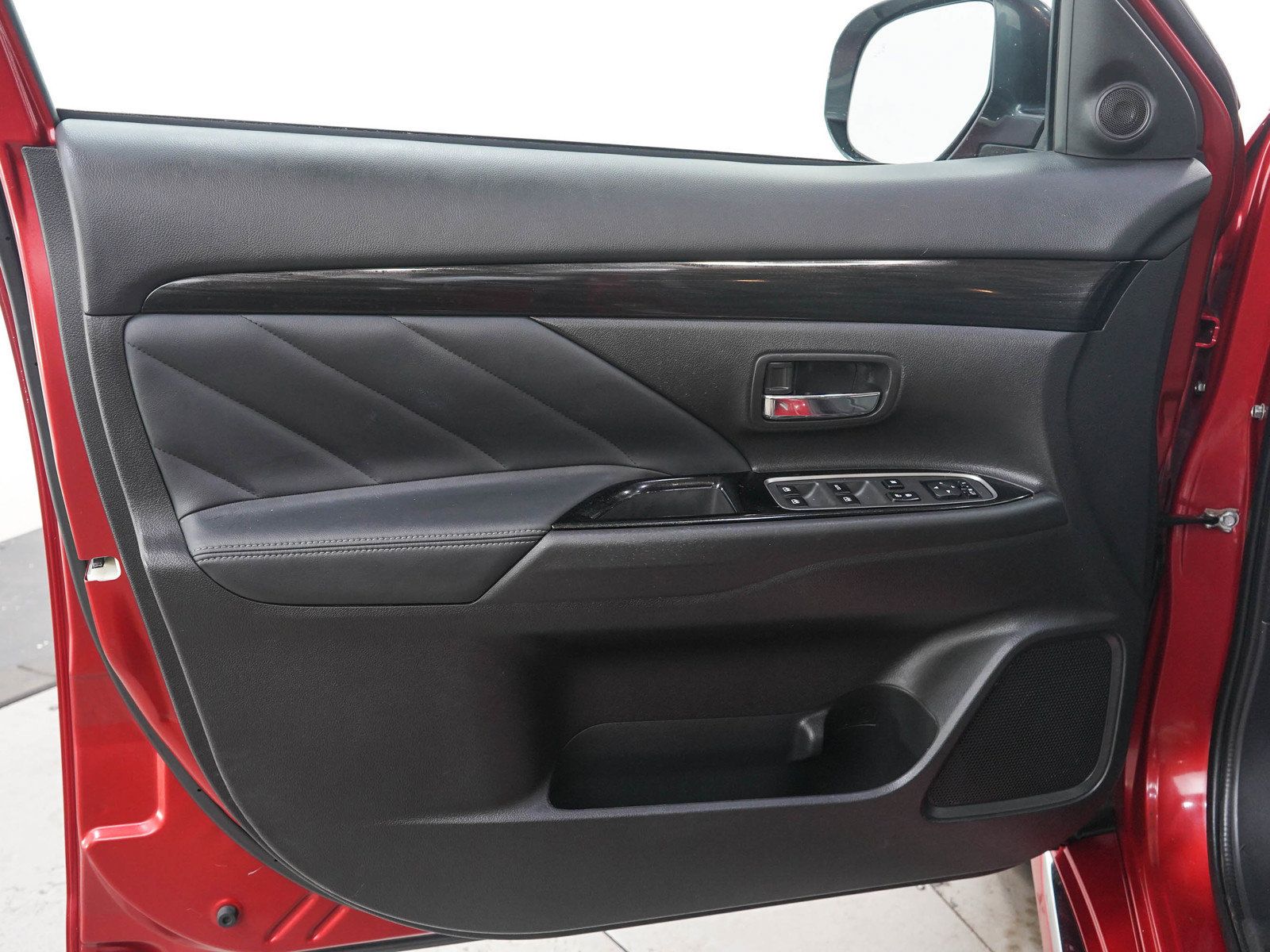 Used 2018 Mitsubishi Outlander 4WD Plug-In Hybrid image 20