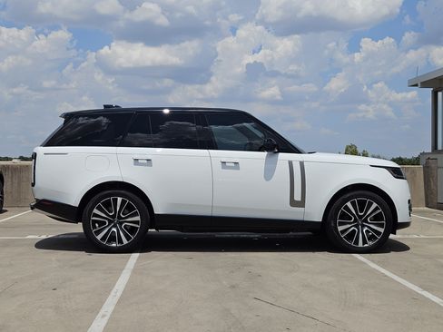 Used 2025 Land Rover Range Rover SE AWD/4WD image 9