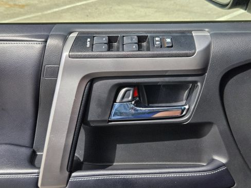 Used 2019 Toyota 4Runner SR5 AWD/4WD image 11