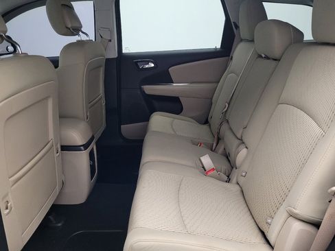 Used 2019 Dodge Journey SE w/ Premium Group image 18
