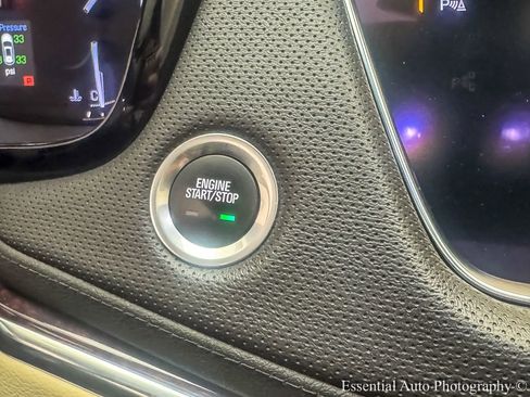 Used 2017 Cadillac XT5 Luxury w/ Driver Awareness Package image 17