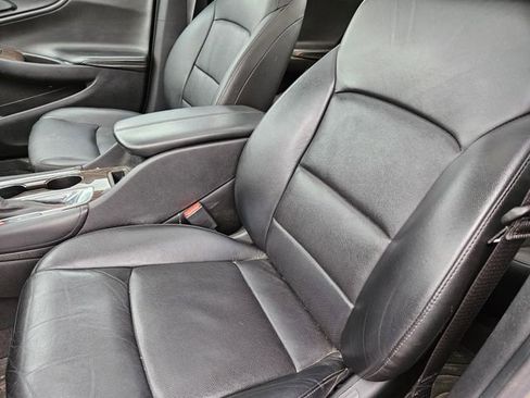 Used 2018 Chevrolet Malibu Premier w/ Premier Sun and Wheel Package image 10