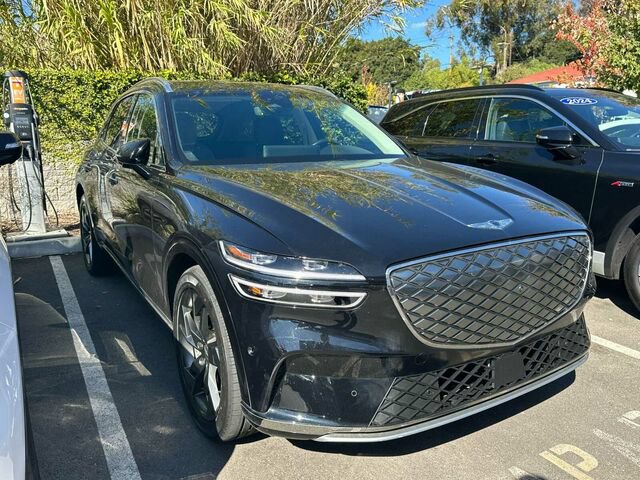 Used 2023 Genesis Electrified GV70 AWD/4WD image 2
