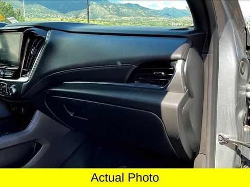 Used 2023 Chevrolet Traverse LT image 16