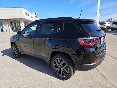 New 2026 Jeep Compass Latitude image 3