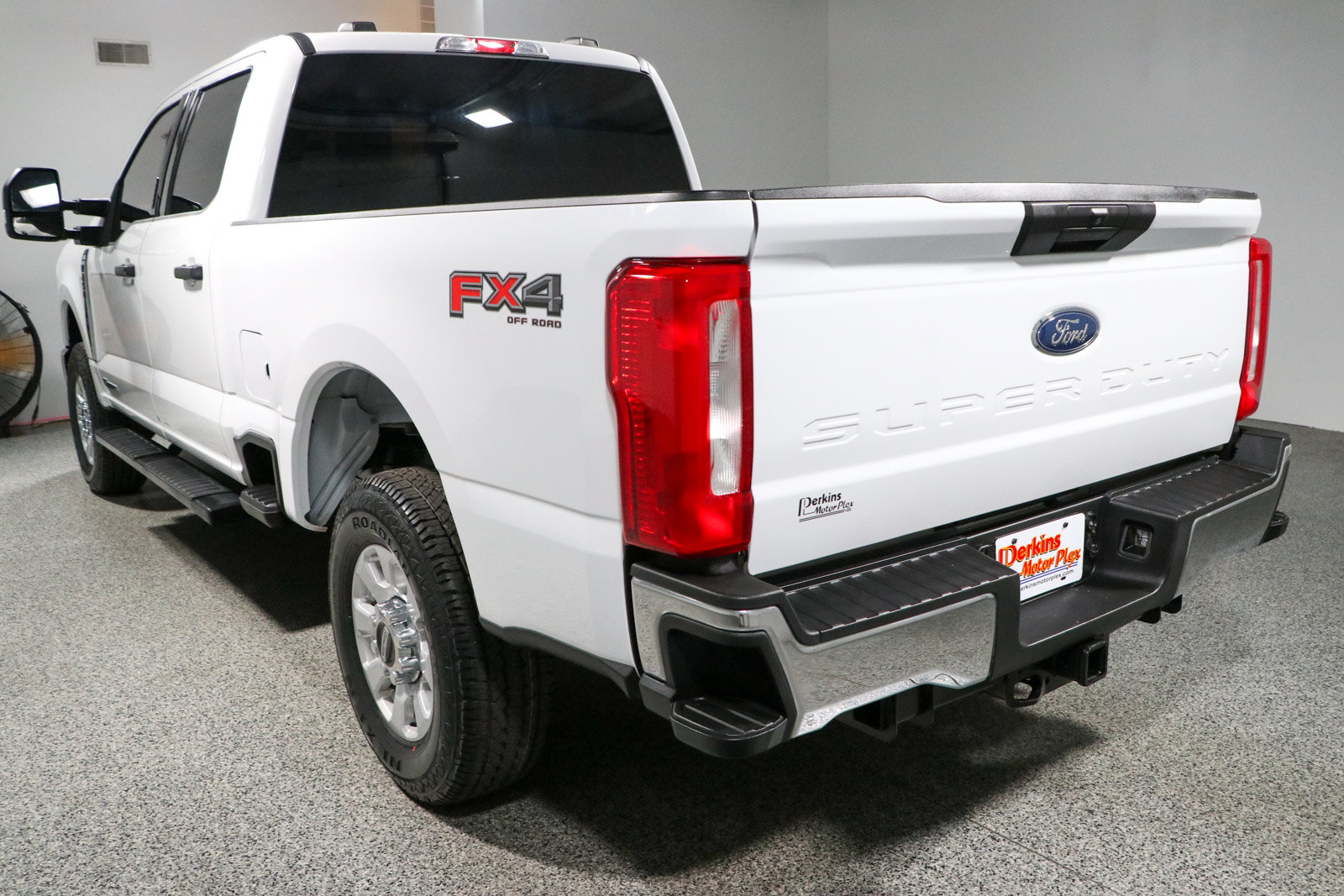 Used 2024 Ford F250 XLT w/ FX4 Off-Road Package AWD/4WD image 9
