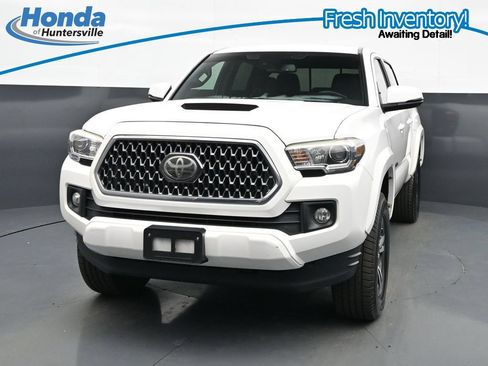 Used 2019 Toyota Tacoma TRD Sport AWD/4WD image 4