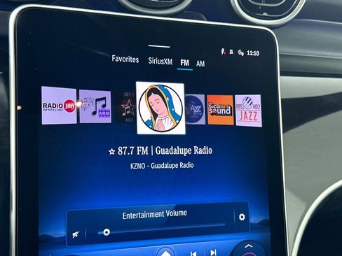 Used 2025 Mercedes-Benz GLC 300 4MATIC image 17