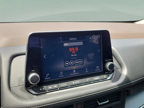 Used 2023 Nissan Rogue SV FWD image 10