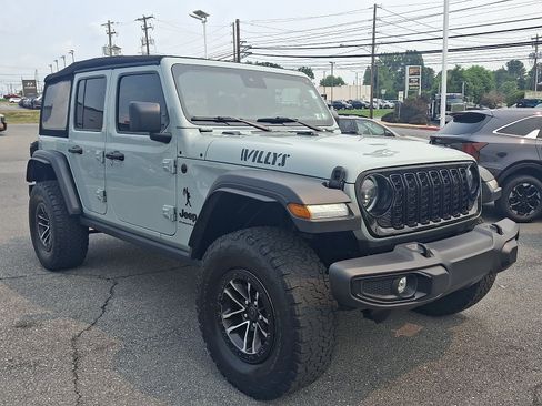 Used 2024 Jeep Wrangler Unlimited Sport AWD/4WD image 3