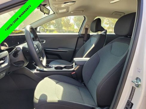 New 2025 Kia K4 LXS image 8