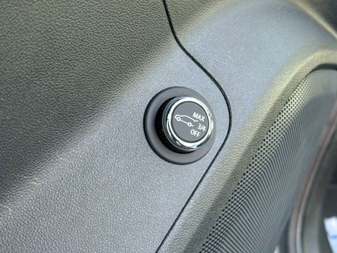 Used 2023 GMC Acadia SLE w/ Driver Convenience Package image 16