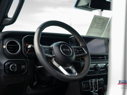 Used 2024 Jeep Wrangler Sahara image 9