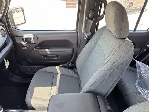 New 2026 Jeep Gladiator Sport image 32