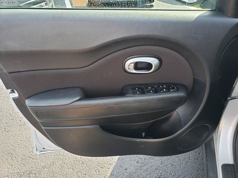 Used 2016 Kia Soul FWD image 11