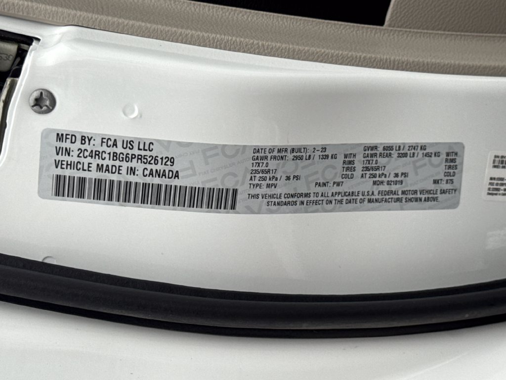 Used 2023 Chrysler Pacifica Touring-L FWD image 31