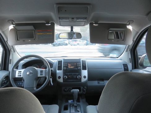 Used 2013 Nissan Frontier SV image 14