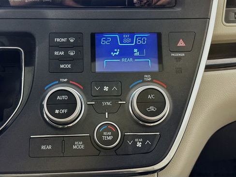 Used 2017 Toyota Sienna XLE w/ XLE Navigation Package FWD image 19