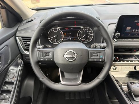 Used 2026 Nissan Rogue SV FWD image 21
