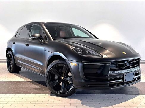 Used 2023 Porsche Macan AWD/4WD image 12