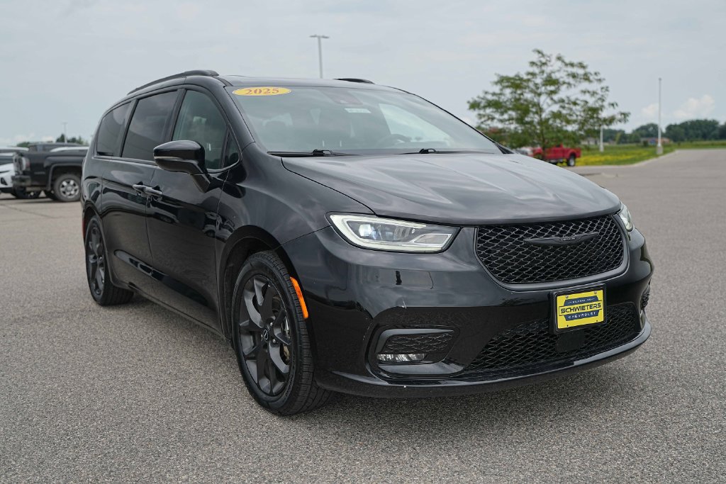 Used 2025 Chrysler Pacifica Limited FWD image 5