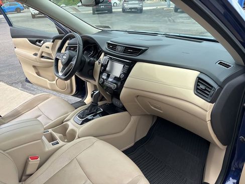 Used 2019 Nissan Rogue SL w/ Premium Package AWD/4WD image 32