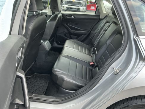 Used 2022 Volkswagen Jetta SE FWD image 16