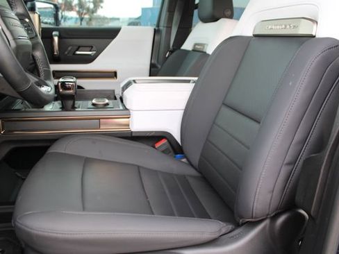 Used 2024 GMC Hummer EV 3X w/ LPO, Illumination Package image 41