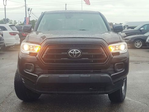 Used 2022 Toyota Tacoma SR image 3