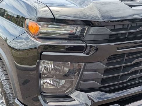 Used 2025 Chevrolet Silverado 2500 Custom AWD/4WD image 9