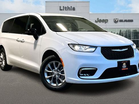 New 2026 Chrysler Pacifica Select image 22