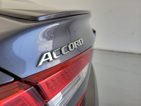 Used 2018 Honda Accord Sport image 9