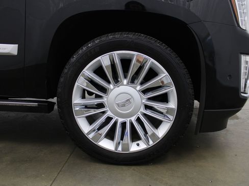 Used 2020 Cadillac Escalade ESV Platinum AWD/4WD image 5