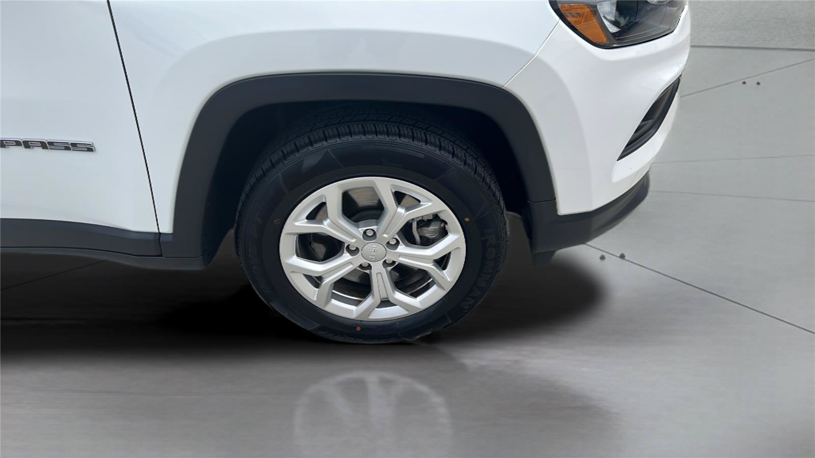 Used 2024 Jeep Compass Latitude AWD/4WD image 19