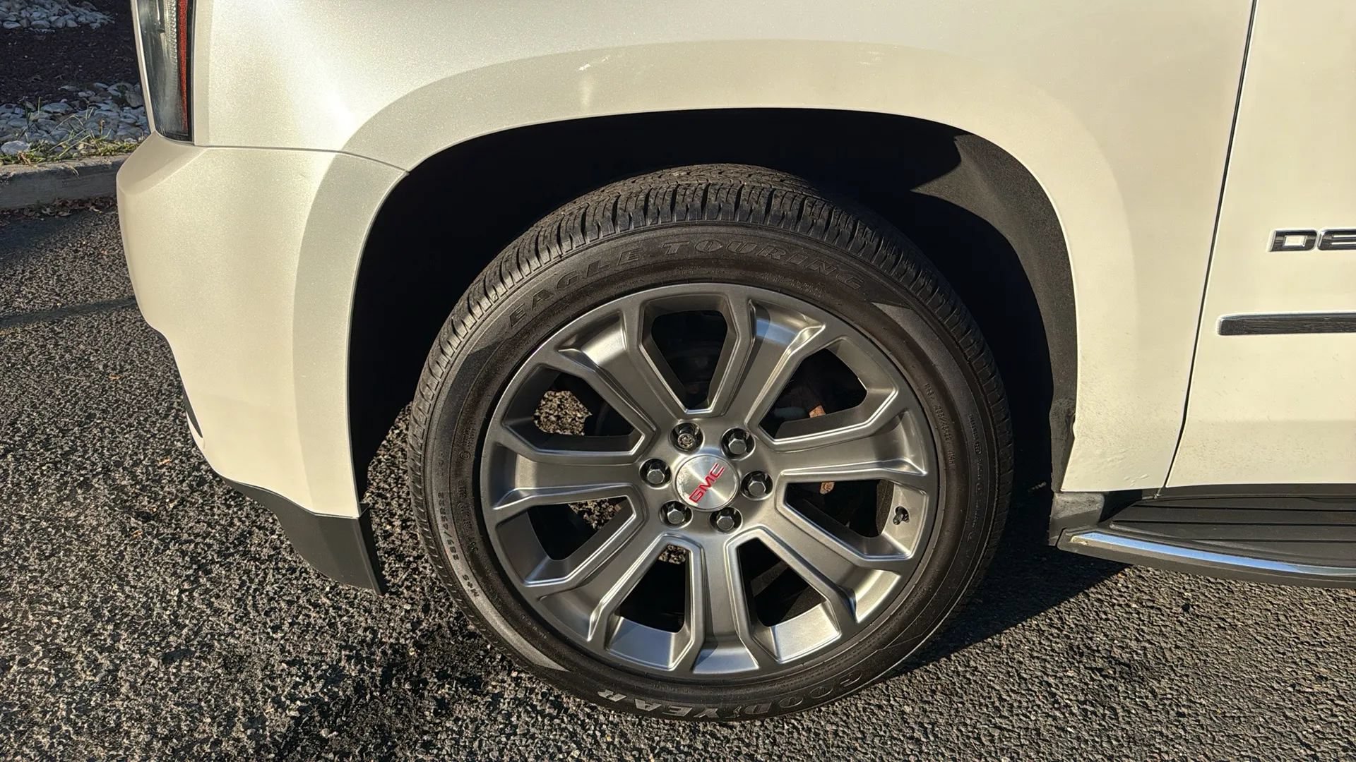 Used 2016 GMC Yukon Denali w/ Open Road Package AWD/4WD image 30