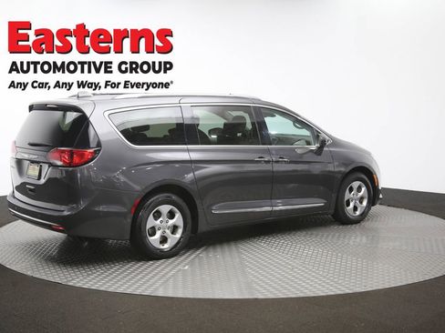 Used 2017 Chrysler Pacifica Touring-L Plus w/ Advanced Safetytec Group FWD image 44