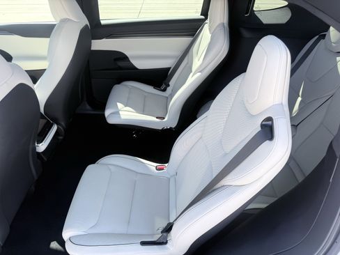 Used 2022 Tesla Model X Plaid image 45