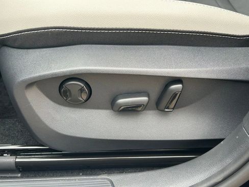 New 2026 Volkswagen Taos SE FWD image 27