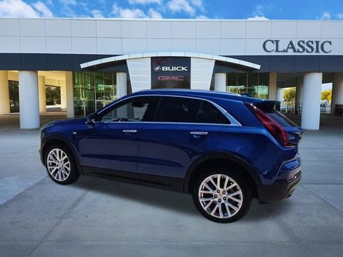 Used 2023 Cadillac XT4 Luxury w/ Cold Weather Package FWD image 6