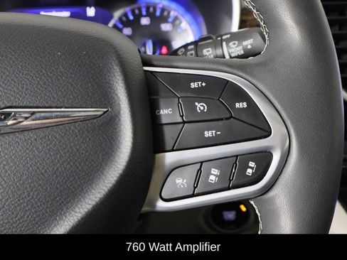 Used 2024 Chrysler Pacifica Limited w/ Uconnect Theater Family Group image 10