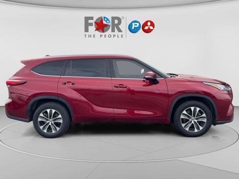 Used 2020 Toyota Highlander XLE image 6
