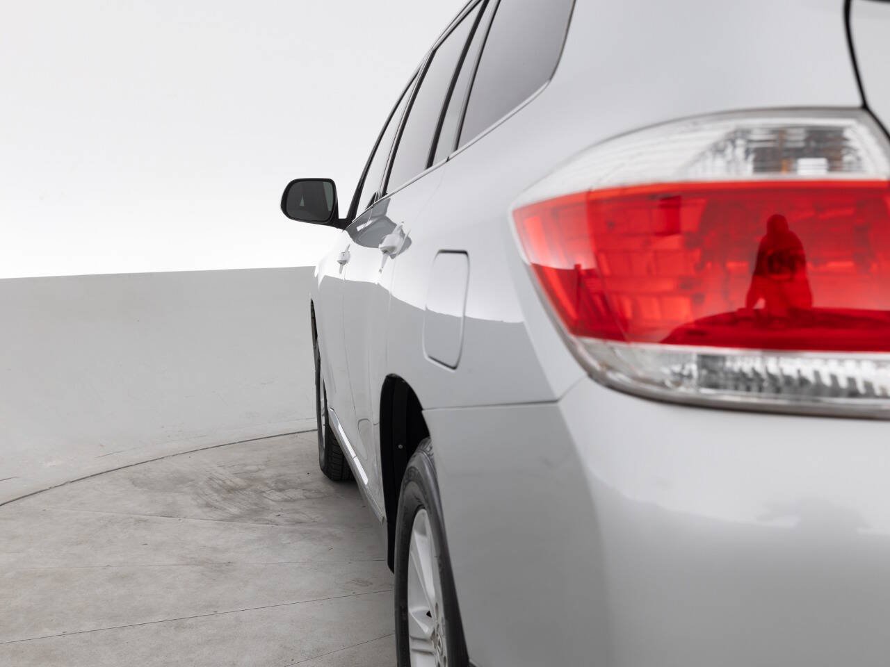 Used 2013 Toyota Highlander FWD w/ Cold Weather Pkg image 13