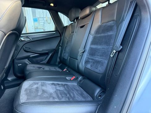 Used 2018 Porsche Macan GTS AWD/4WD image 12