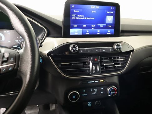 Used 2021 Ford Escape SE image 5