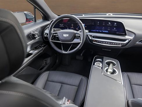 Used 2024 Cadillac Lyriq Sport image 19